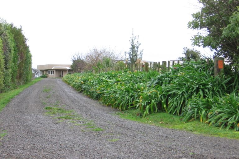Photo of property in 46 Schnell Drive, Kelvin Grove, Palmerston North, 4414