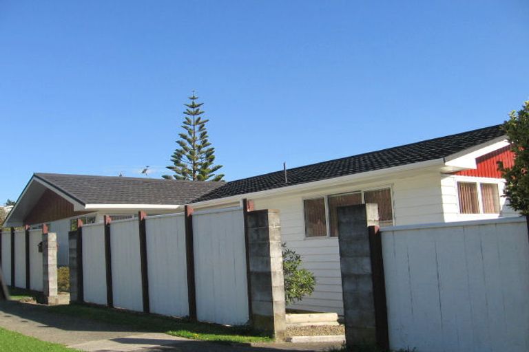 Photo of property in 2 Lupin Terrace, Tawa, Wellington, 5028