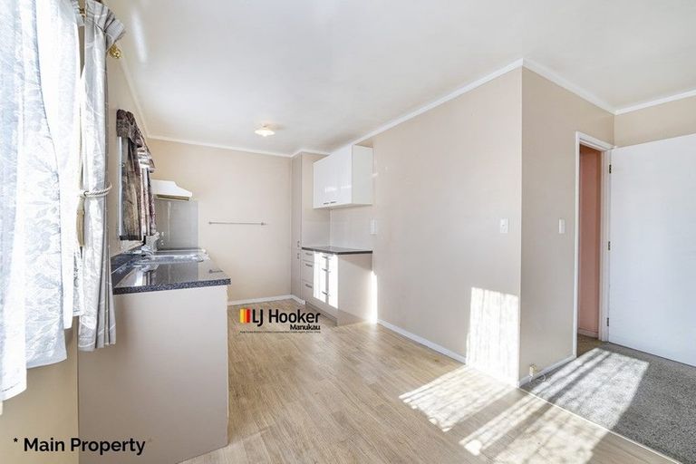 Photo of property in 18 Dungarvon Place, Clendon Park, Auckland, 2103