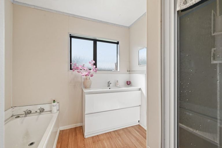 Photo of property in 5 Ngareta Road, Mourea, Rotorua, 3074