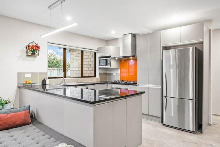 Photo of property in 9 View Road, Mangere, Auckland, 2022