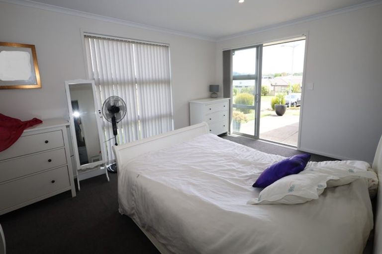 Photo of property in 35 Rochfort Crescent, Pyes Pa, Tauranga, 3112