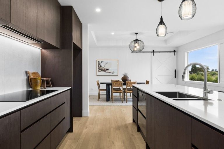 Photo of property in 129 Middle Road, Havelock North, 4130