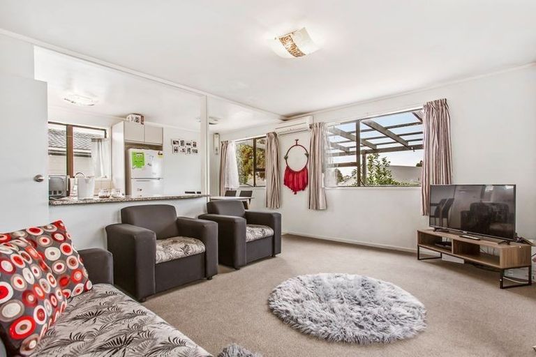 Photo of property in 2/63 John Walker Drive, Manurewa, Auckland, 2102