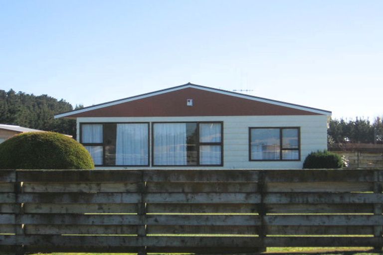 Photo of property in 35 Edinburgh Terrace, Foxton Beach, Foxton, 4815