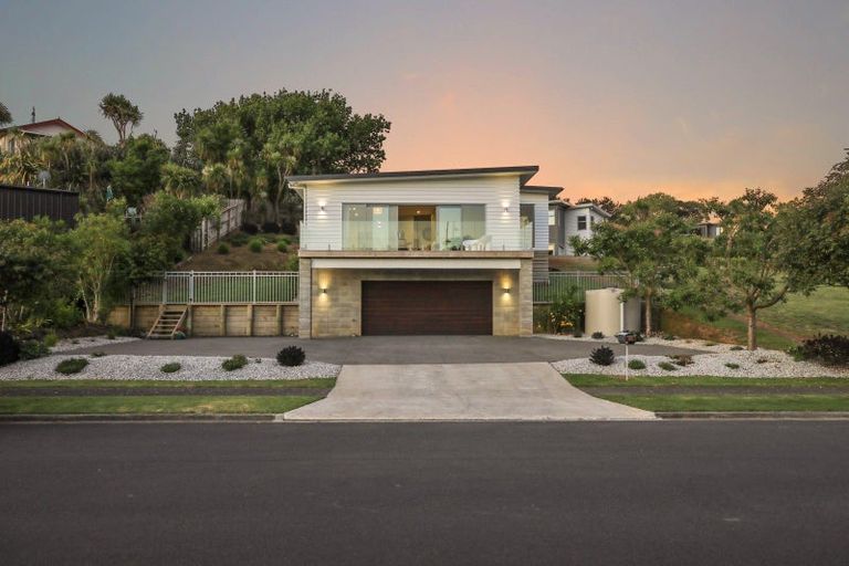 Photo of property in 28 Robertson Street, Raglan, 3225