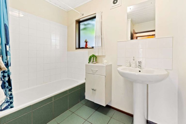Photo of property in 1/123 Spinella Drive, Bayview, Auckland, 0629