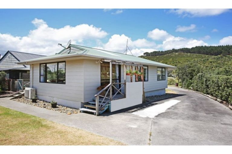 Photo of property in 22 Cordyline Road, Port Waikato, Tuakau, 2695