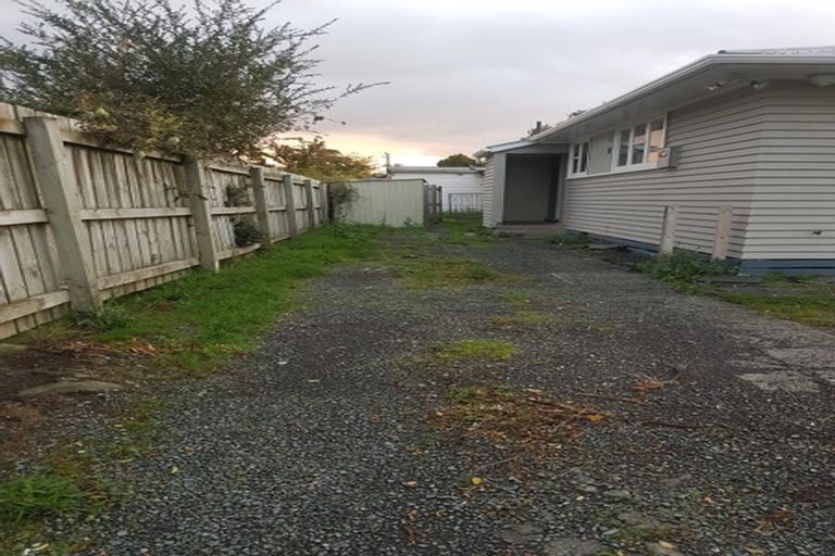 Photo of property in 1 Salas Place, Papakura, 2110