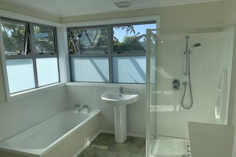 Photo of property in 7 Randwick Road, Northland, Wellington, 6012