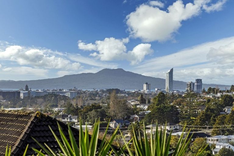 Photo of property in 2/9 Cashmere Place, Glenfield, Auckland, 0629