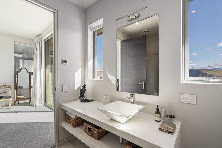 Photo of property in 16 Hayes View Lane, Lake Hayes, Queenstown, 9371