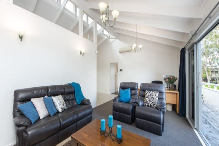 Photo of property in 14 Woodhouse Place, West Harbour, Auckland, 0618