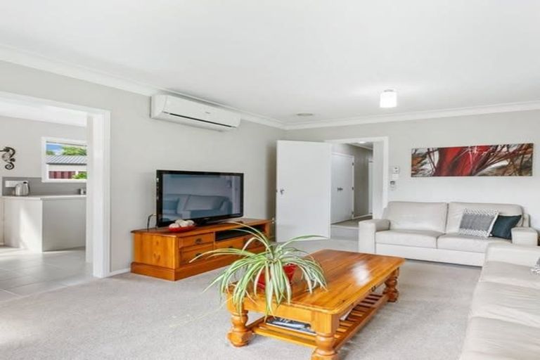 Photo of property in 1 Alf Walker Place, Papakura, 2110