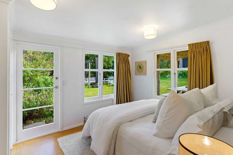 Photo of property in 42 Field Way, Waikanae Beach, Waikanae, 5036