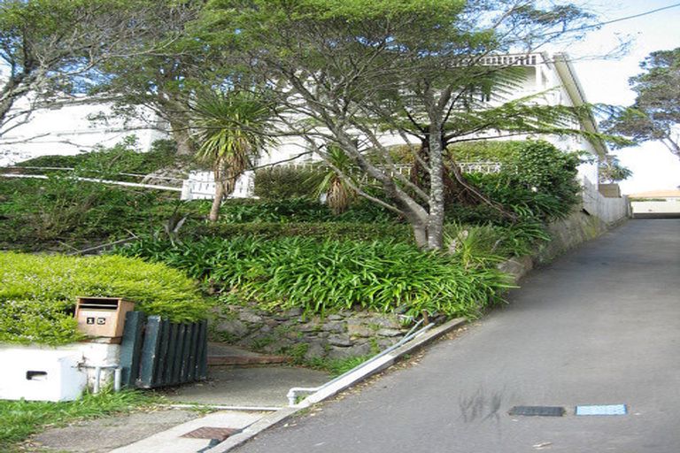 Photo of property in 15 Grove Road, Kelburn, Wellington, 6012