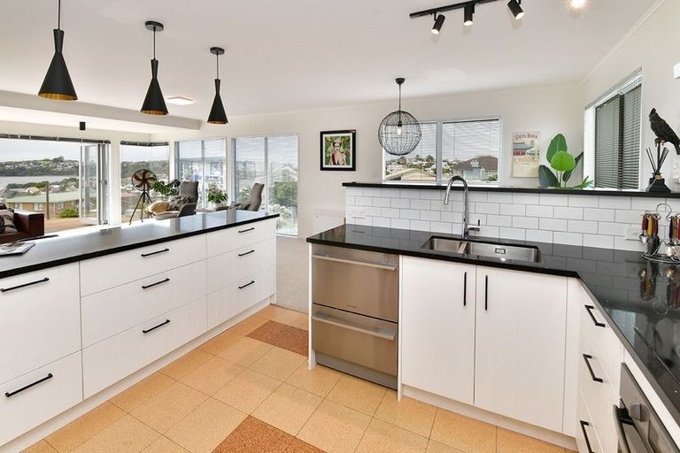 Photo of property in 18 Tamatea Drive, Snells Beach, 0920