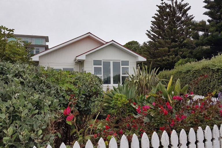 Photo of property in 13 Sunset Parade, Plimmerton, Porirua, 5026