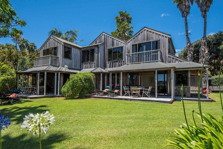 Photo of property in 950 Whangaruru Road North, Whangaruru, Russell, 0184