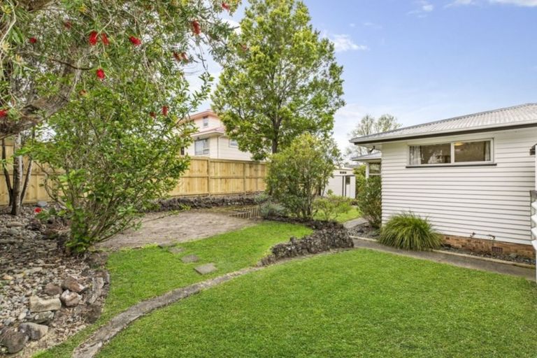 Photo of property in 56 Judkins Crescent, Cockle Bay, Auckland, 2014