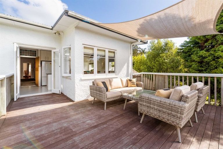 Photo of property in 12 Eastglen Road, Glen Eden, Auckland, 0602