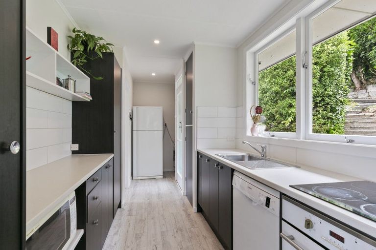 Photo of property in 127 Ruskin Road, Newlands, Wellington, 6037