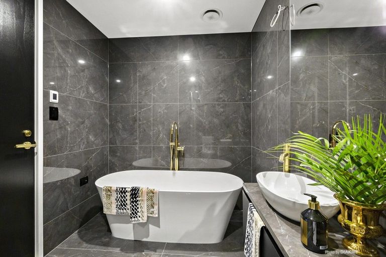 Photo of property in Alpha Apartments, 801/4 Elizabeth Street, Mount Victoria, Wellington, 6011