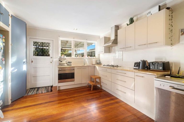 Photo of property in 1 Edmonton Avenue, Onehunga, Auckland, 1061