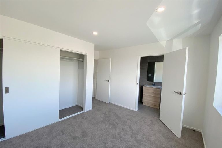 Photo of property in 35b Crestview Rise, Papakura, 2110