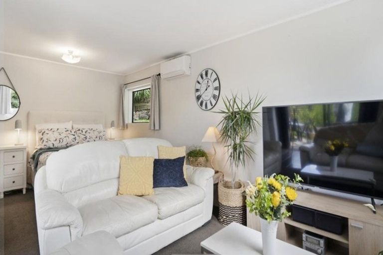 Photo of property in 34 Maori Hut Road, Red Beach, 0932