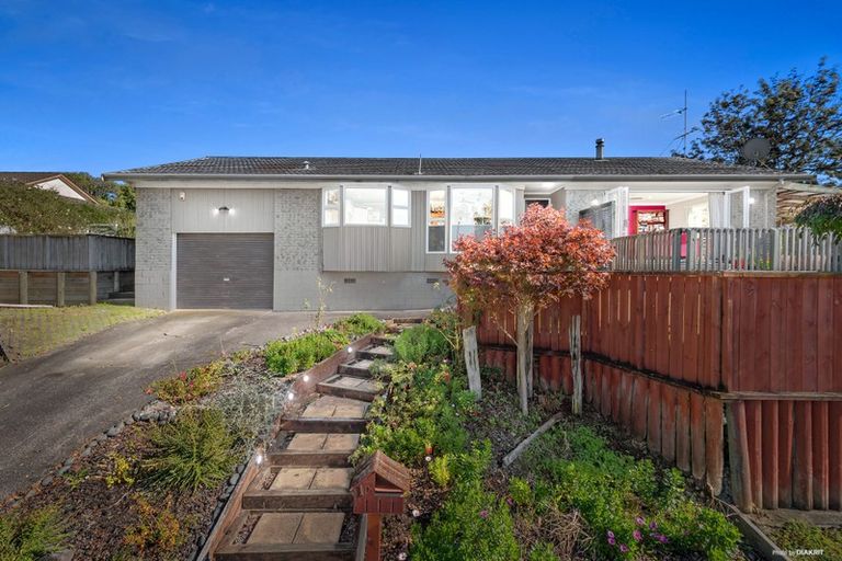 Photo of property in 1 Mirrabooka Avenue, Botany Downs, Auckland, 2010