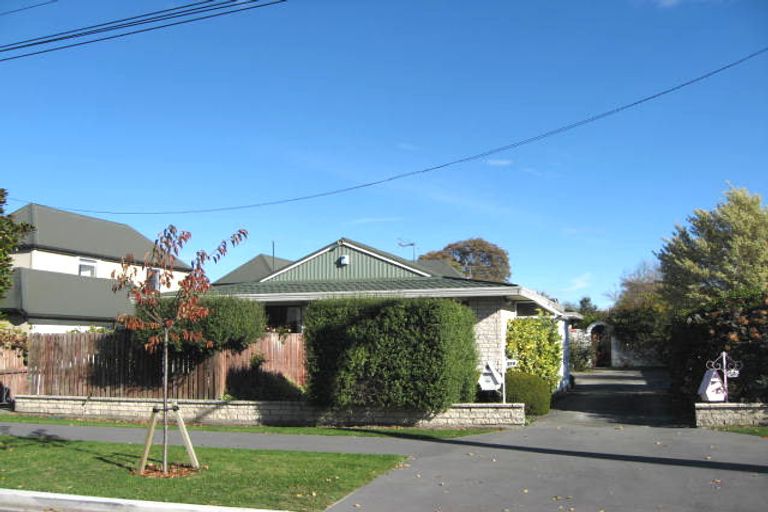 Photo of property in 1/17 Garreg Road, Fendalton, Christchurch, 8052