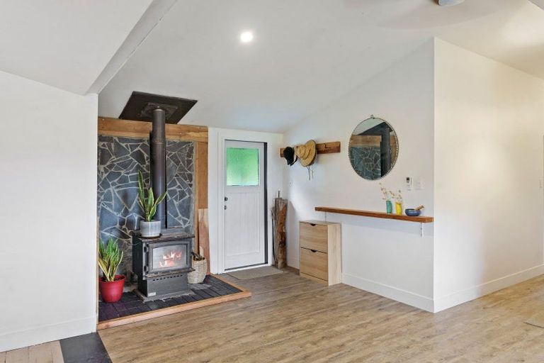 Photo of property in 577 Waikawa Beach Road, Waikawa Beach, Levin, 5573