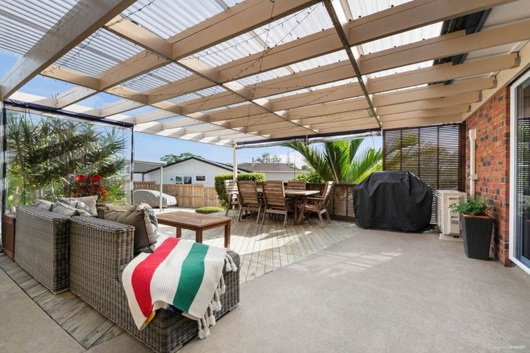 Photo of property in 13 Quibray Place, Botany Downs, Auckland, 2010