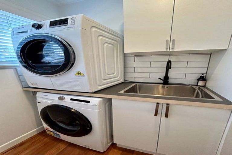 Photo of property in 6 Channel View Road, Campbells Bay, Auckland, 0630