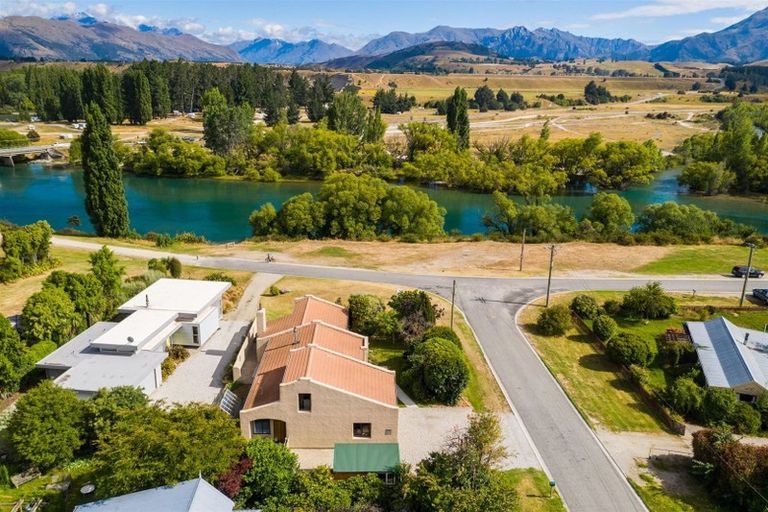 Photo of property in 2 Arklow Street, Albert Town, Wanaka, 9305