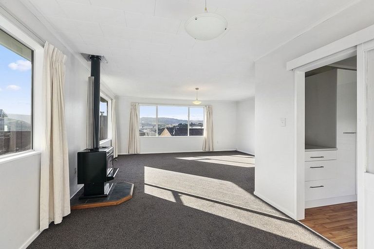 Photo of property in 17 The Anchorage, Whitby, Porirua, 5024