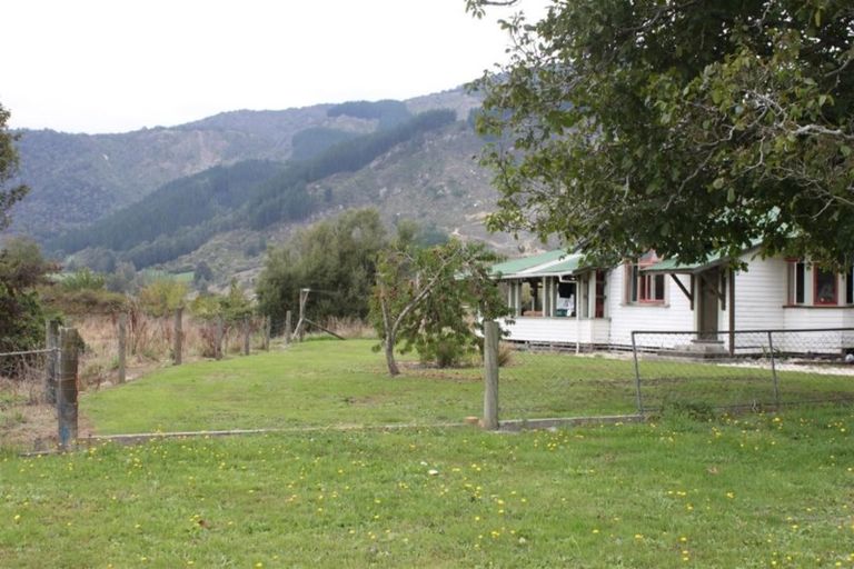 Photo of property in 97 Fairfax Street, Murchison, 7007