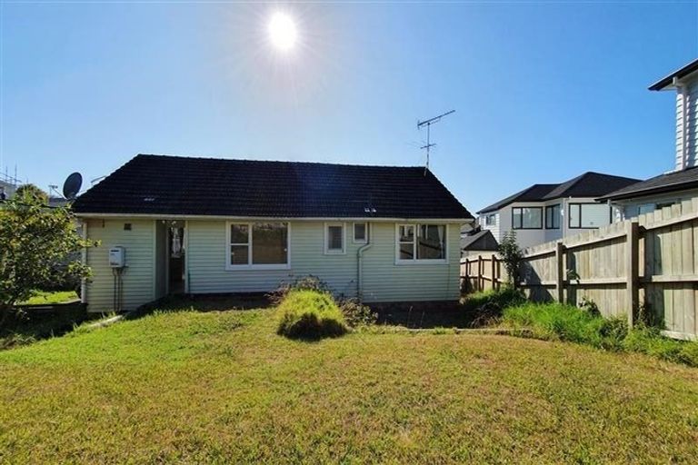 Photo of property in 1/26 Becroft Drive, Forrest Hill, Auckland, 0620