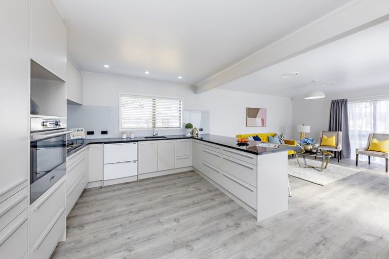 Photo of property in 80 Everglade Drive, Goodwood Heights, Auckland, 2105