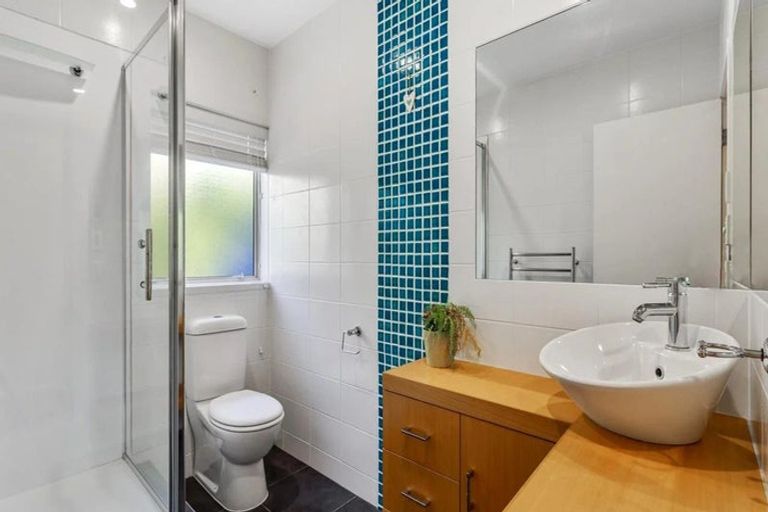 Photo of property in 9 Sandown Road, Rothesay Bay, Auckland, 0630