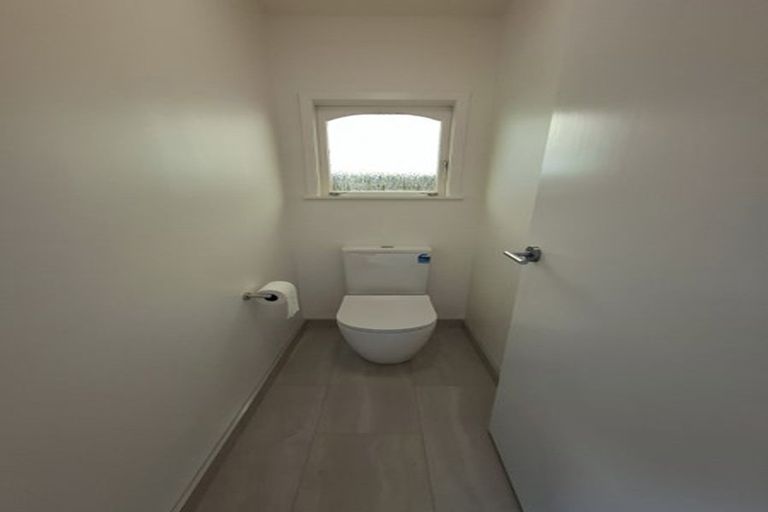 Photo of property in 1/45 Castor Bay Road, Castor Bay, Auckland, 0620