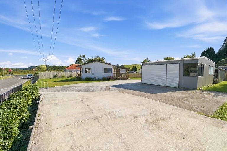 Photo of property in 5 Ngareta Road, Mourea, Rotorua, 3074