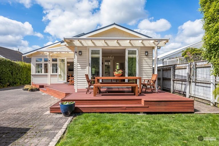 Photo of property in 5-7 Mahoe Street, Eastbourne, Lower Hutt, 5013