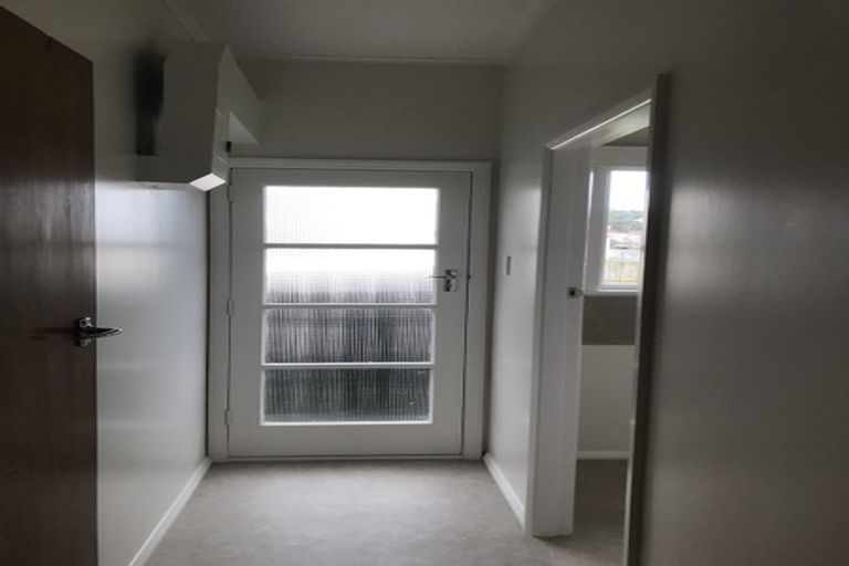 Photo of property in 16 Strathmore Avenue, Strathmore Park, Wellington, 6022