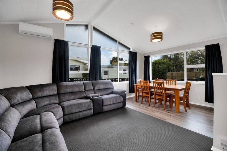 Photo of property in 10 Karaka Street, Inglewood, 4330