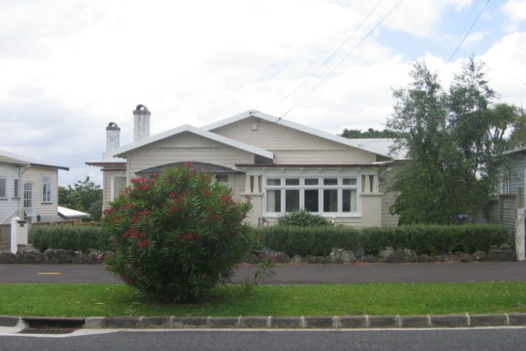 Photo of property in 17 Adam Street, Greenlane, Auckland, 1051