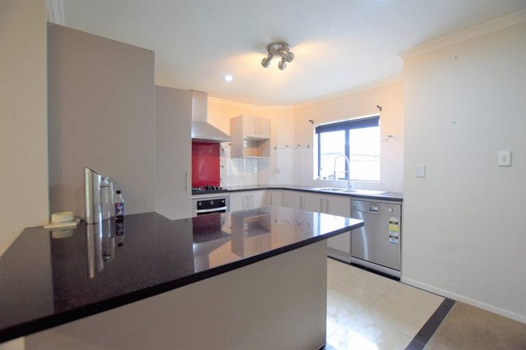 Photo of property in 16b Airdrie Road, Ranui, Auckland, 0612