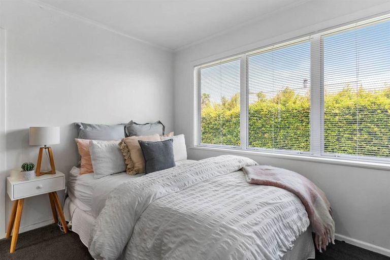 Photo of property in 70 Edgewater Drive, Pakuranga, Auckland, 2010