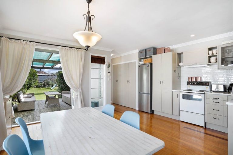 Photo of property in 17 Sackville Street, Martinborough, 5711